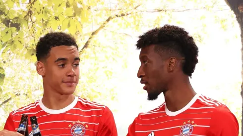 Barcelona tem aprovação de Flick por atacante do Bayern, mas jogador quer ir para o PSG.