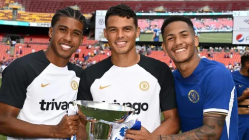 Andrey, Thiago Silva e Ângelo lado a lado no Chelsea. Foto: Acervo Pessoal/Reprodução