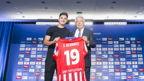 Julian Álvarez foi apresentado pelo Atlético de Madrid nesta sexta-feira (16). (Foto: Divulgação | Atlético de Madrid)