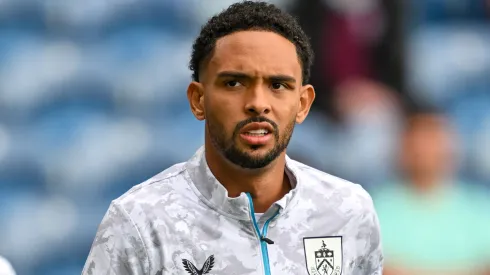 Vitinho antes de partida pelo Burnley