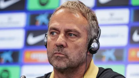 Hansi Flick recebe contato de gigante do futebol europeu para tirar craque do Barcelona.