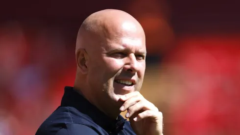 Liverpool toma decisão final sobre meio-campista no mercado da bola.