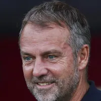 Hans Flick fala pela primeira vez sobre possível saída de Gundogan do Barcelona