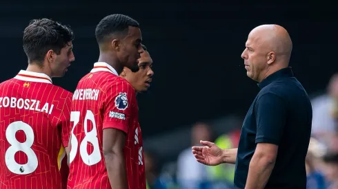 Liverpool recebe aval de Arne Slot e encaminha venda de jogador para rival da Premier League. (Foto: Imago)