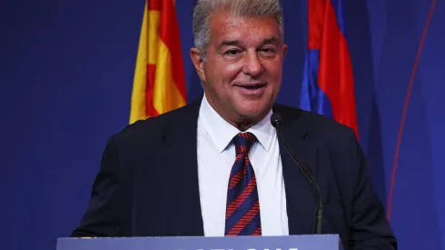 Joan Laporte, presidente do Barcelona, está negociando peças que não serão utilizadas no Barça.