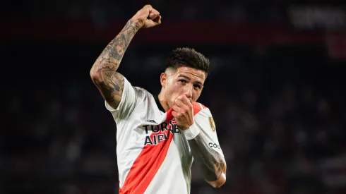 Enzo Fernández com a camisa do River Plate.