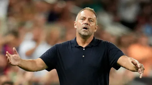 Hansi Flick lamenta desordem no Barcelona. Foto: Aitor Alcalde/Getty Images