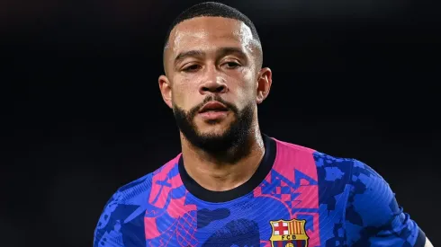 Gigante do Brasileirão quer fechar com o atacante Memphis Depay, ex-Barcelona (Photo by David Ramos/Getty Images)