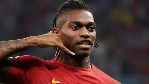 Barcelona e Milan podem fechar troca de jogadores envolvendo Rafael Leão (Photo by Buda Mendes/Getty Images)