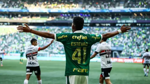 Estêvão, do Palmeiras em partida pelo São Paulo
