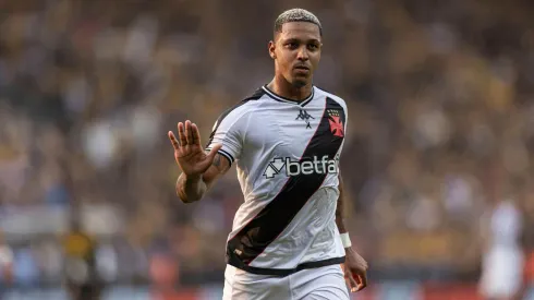 David comemora o seu gol durante o confronto entre Criciúma e Vasco pelo Brasileirão, no dia 18 de agosto de 2024. (Associated Press / Alamy Stock Photo)