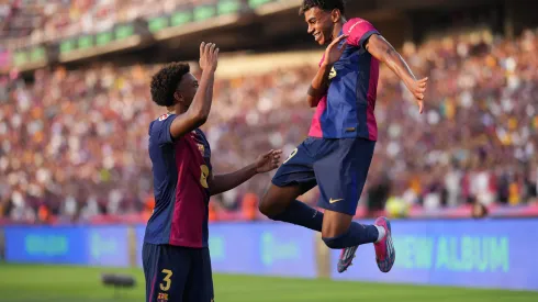 Yamal comemora gol ao lado do lateral Balde, na vitória contra o Athletic (Foto: Alex Caparros/Getty Images)