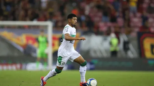 Ronier em campo durante o confronto entre Sport e Coritiba pela Série B, no dia 22 de agosto de 2024. (Associated Press / Alamy Stock Photo)
