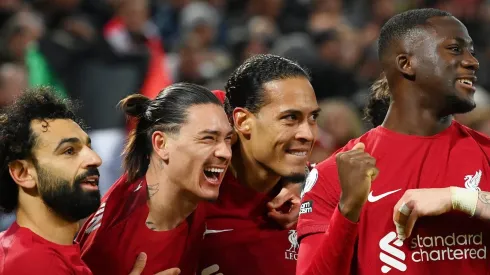 Van Dijk destaca foco no futuro com Slot. (Foto: Stu Forster/Getty Images)