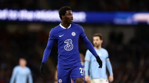 Zagueiro está fora dos planos do Chelsea (Foto: Naomi Baker/Getty Images)