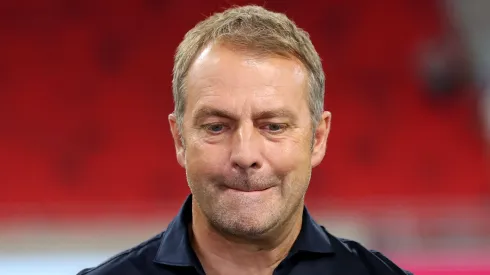 Treinador do Barcelona, Hansi Flick, pode ficar sem reforço de peso (Photo by Alexander Hassenstein/Getty Images)