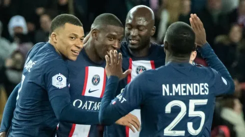 Jogadores do PSG comemoram gol de Mbappé.