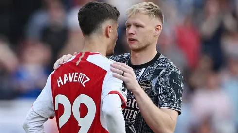 Kai Havertz e Aaron Ramsdale , do Arsenal (Photo by Shaun Botterill/Getty Images)