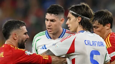 Alessandro Bastoni, da seleção italiana e um dos alvos do Liverpool nesse final de janela, durante o jogo da fase de grupos da UEFA EURO 2024 entre Espanha e Itália. (Foto: Claudio Villa/Getty Images for FIGC)