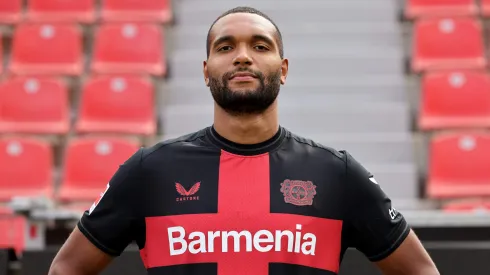 Jonathan Tah, jogador do Bayer Leverkusen e alvo do Barcelona e Bayern de Munique.<br />
(Photo by Christof Koepsel/Getty Images)