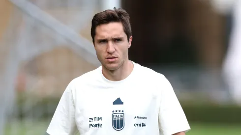 Chiesa com a camisa da Seleção Italiana