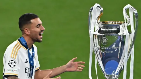 Dani Ceballos com a taça da Champions League. Foto: Dan Mullan/Getty Images