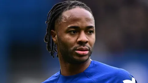 Grande rival do Chelsea abre negociações para fechar a contratação de Sterling (Photo by Mike Hewitt/Getty Images)