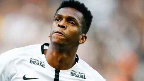 Clube brasileiro surpreende e acerta com o atacante Jô, ex-Corinthians e Manchester City (Photo by Alexandre Schneider/Getty Images)