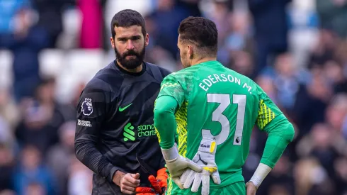 Alisson e Ederson ficaram de fora da lista de indicados ao prêmio de melhor goleiro de 2024.