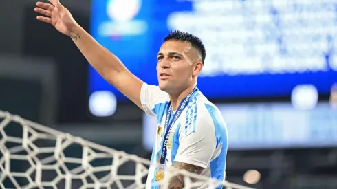 Lautaro Martinez durante a comemoração do título da Argentina da Copa América, no dia 14 de julho de 2024. (Action Plus Sports Images / Alamy Stock Photo)