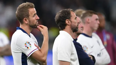 Kane e Southgate contemplativos após a derrota da Inglaterra na final da Euro (Foto: Stu Forster/Getty Images)
