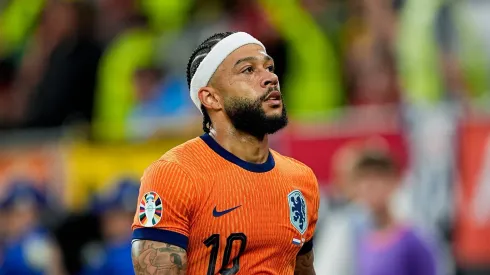 Presidente do Corinthians se manifesta sobre Depay e revela data para anúncio da estrela.