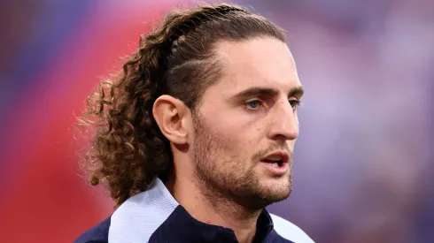 Gigante da Premier League entra em ação para contratar Adrien Rabiot.