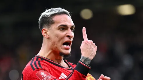 Antony comemora gol no Manchester United. Foto: Michael Regan/Getty Images