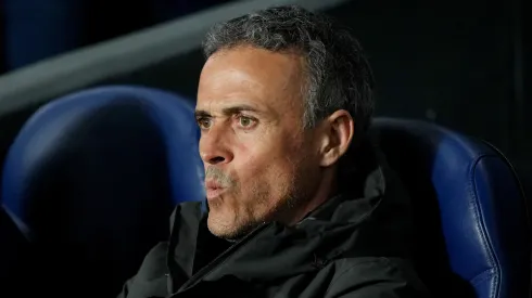 Luis Enrique em partida no banco de reservas