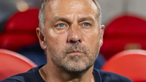 Estrela de Hansi Flick impressiona no Barcelona e tem data para reforçar seleção .