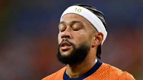 Corinthians não consegue inscrever Depay a tempo, e jogador fica fora de grande competição.