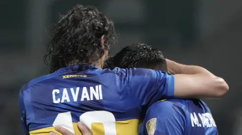 Edinson Cavani e Miguel Merentiel com a camisa do Boca Juniors.