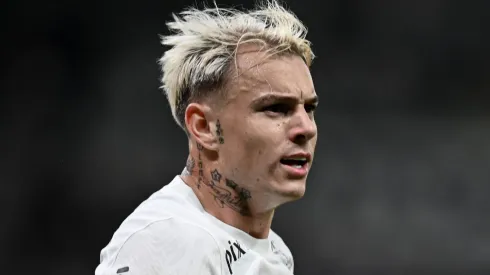Rival do Corinthians quer fechar com Roger Guedes e prepara investida. Foto: IMAGO / Sports Press Photo