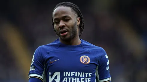 Sterling com a camisa do Chelsea.