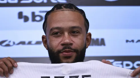 Memphis Depay na apresentação pelo Corinthians.