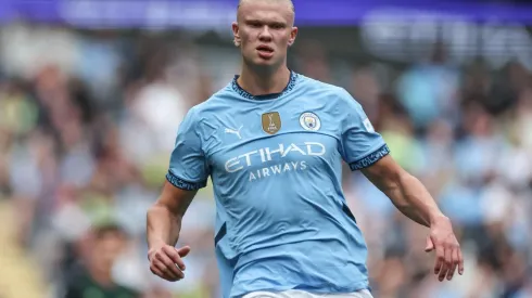 Haaland em campo durante o confronto entre Manchester City e Brentford pela Premier League, no dia 14 de setembro de 2024. (News Images LTD / Alamy Stock Photo)