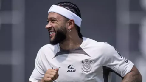 Memphis Depay já está em casa no Corinthians (Foto: Rodrigo Coca/ Ag Corinthians/ Divulgação)
