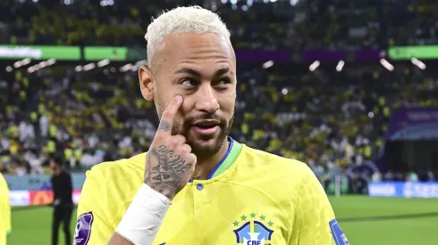 Neymar veste a camisa 10 e segue sendo o jogador mais mediático do Brasil.