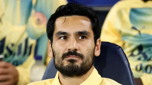 Gündogan no banco de reservas do Manchester City