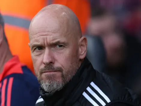 Tyrell Malacia volta aos treinos após um ano lesionado