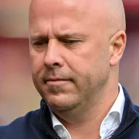 Arne Slot esquece Zubimendi no Liverpool e se surpreende com meia: “Faz tudo”
