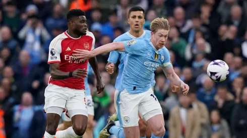 Kevin De Bruyne e Thomas Partey lado a lado