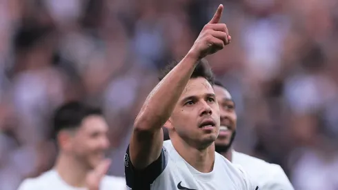Ángel Romero jogador do Corinthians comemora seu gol durante partida contra o Atlético-GO no estádio Arena Corinthians pelo Campeonato Brasileiro 2024. (Foto: EttoreChiereguini/AGIF)