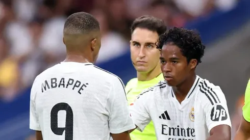 Mbappé reage assim com pênalti sofrido por Endrick. Foto: Florencia Tan Jun/Getty Images